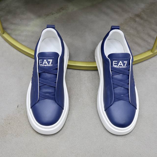 Brand: Armani ARM NI Standard Code: 38-44 45 Customization Level: Same as on official website Material: Original cowhide fabric Comfortable cowhide lining Lightweight and wear-resistant outsole Style Category: Men's fashion casual shoes Running sport