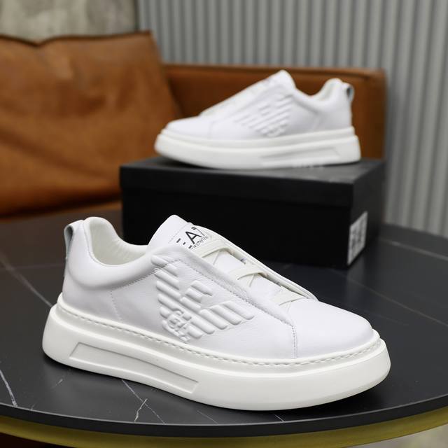 Brand: Armani ARM NI Standard Code: 38-44 45 Customization Level: Same as on official website Material: Original cowhide fabric Comfortable cowhide lining Lightweight and wear-resistant outsole Style Category: Men's fashion casual shoes Running sport