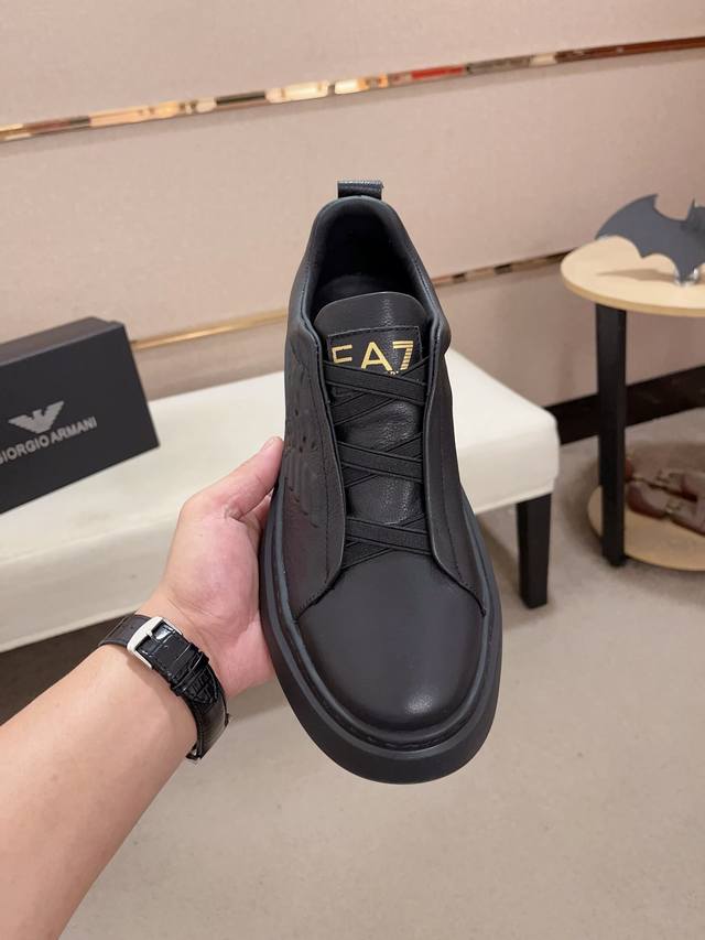 Factory price: Armani official website synchronizes with the latest shoe upper made of imported cowhide. Leather lining, foam outsole, top-notch handmade fine craftsmanship, perfect for those perfectionist men who pursue high luxury quality 38 44