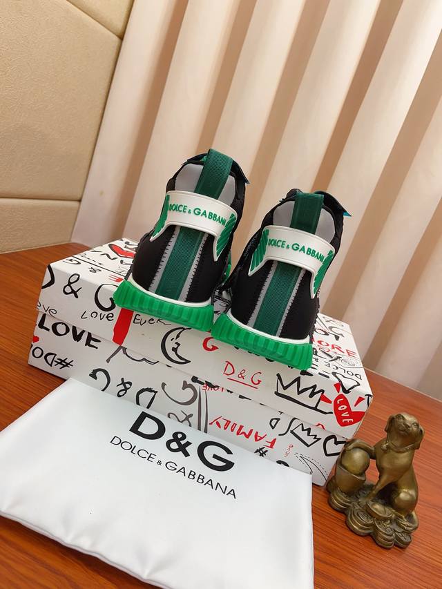 Actual price: The new Dolce&Gabbana top of the line original DG heavy industry series, the new casual and fashionable shoe version is simple and atmospheric, fashionable and exclusive, stylish and generous. Original imported calf leather with comfort