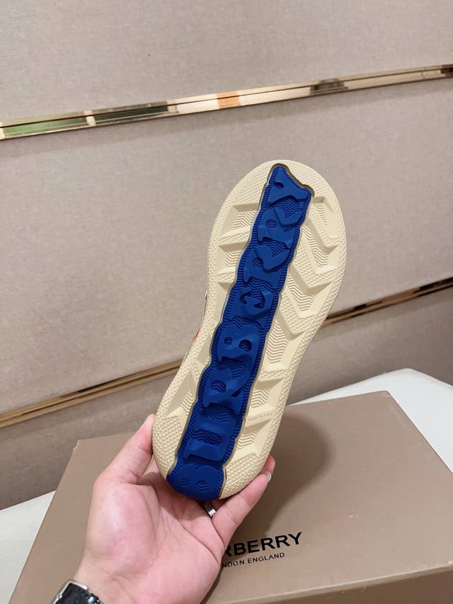 Factory price: synchronized with Burberry and top tier purchasing agents at the counter. Available in size: 38-44. Italian imported cowhide with fully imported sheepskin lining, sole: original factory special supply original sole, exclusive activity 