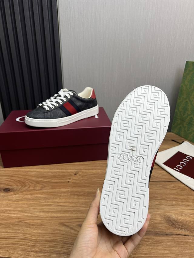 Factory price GUCCI Gucci Classic hot selling white shoes all year round. Standard sizes: women's sizes 35-40, men's sizes 38-44, women's and men's sizes 45. Customizable levels: official website. Original order quality material: original leather, or