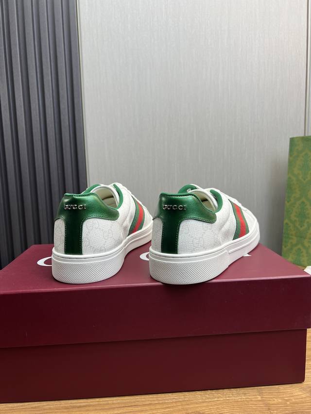 Factory price GUCCI Gucci Classic hot selling white shoes all year round. Standard sizes: women's sizes 35-40, men's sizes 38-44, women's and men's sizes 45. Customizable levels: official website. Original order quality material: original leather, or