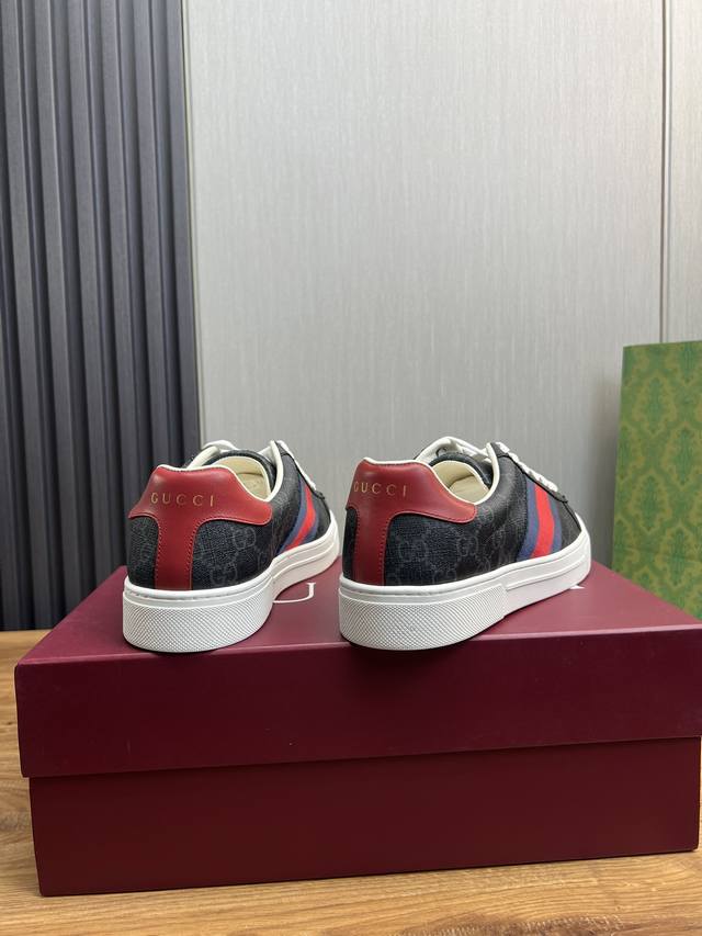 Factory price GUCCI Gucci Classic hot selling white shoes all year round. Standard sizes: women's sizes 35-40, men's sizes 38-44, women's and men's sizes 45. Customizable levels: official website. Original order quality material: original leather, or