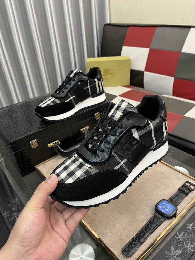 Burberry men's fashionable and trendy casual shoes, with high-quality imported cowhide brand special printed fabric on the upper, breathable sheepskin lining and foot pads, exquisite workmanship, high-end atmosphere, and a fashionable model shape. Ru