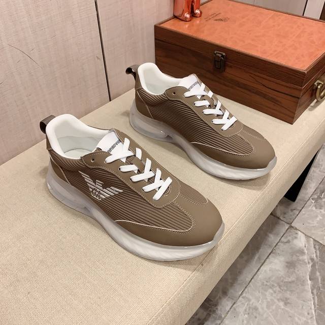 New: Factory price: Armani Armani * latest popular casual shoes, top brand luxury~purchasing agent, top~quality. The shoe upper is made of imported breathable cowhide with breathable sheepskin material, and the foot pads are finely crafted. Original 
