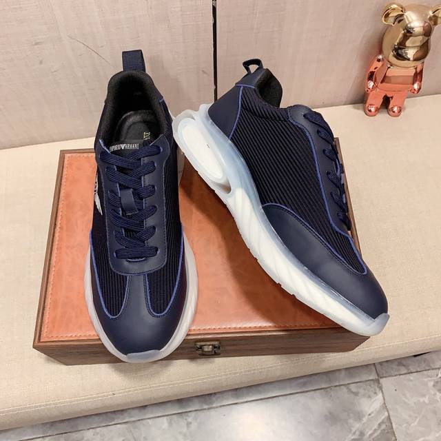 New: Factory price: Armani Armani * latest popular casual shoes, top brand luxury~purchasing agent, top~quality. The shoe upper is made of imported breathable cowhide with breathable sheepskin material, and the foot pads are finely crafted. Original 