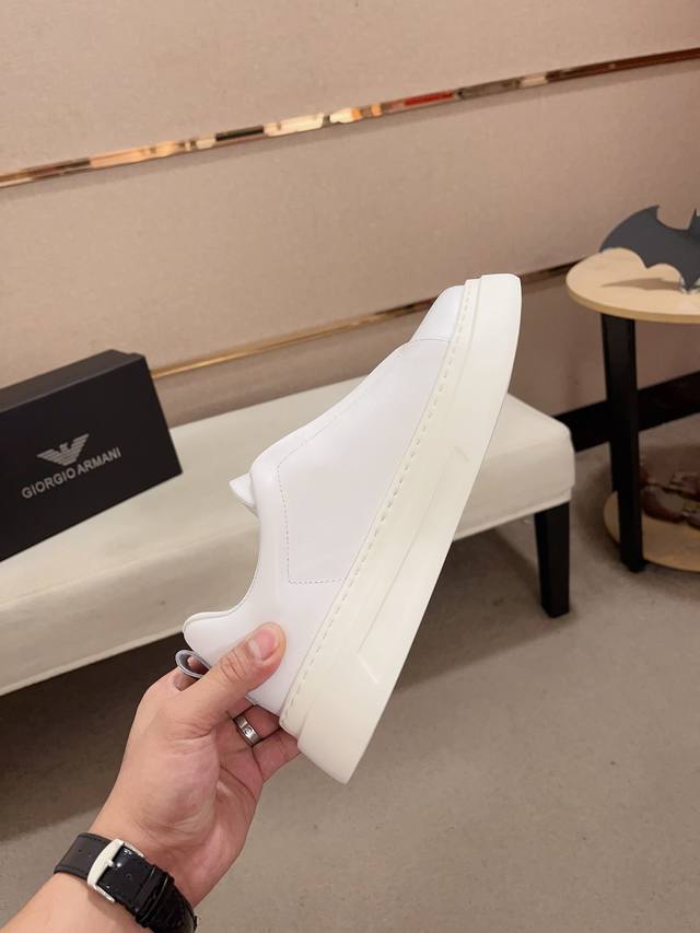 Factory price: Armani official website synchronizes with the latest shoe upper made of imported cowhide. Leather lining, foam outsole, top-notch handmade fine craftsmanship, perfect for those perfectionist men who pursue high luxury quality 38 44