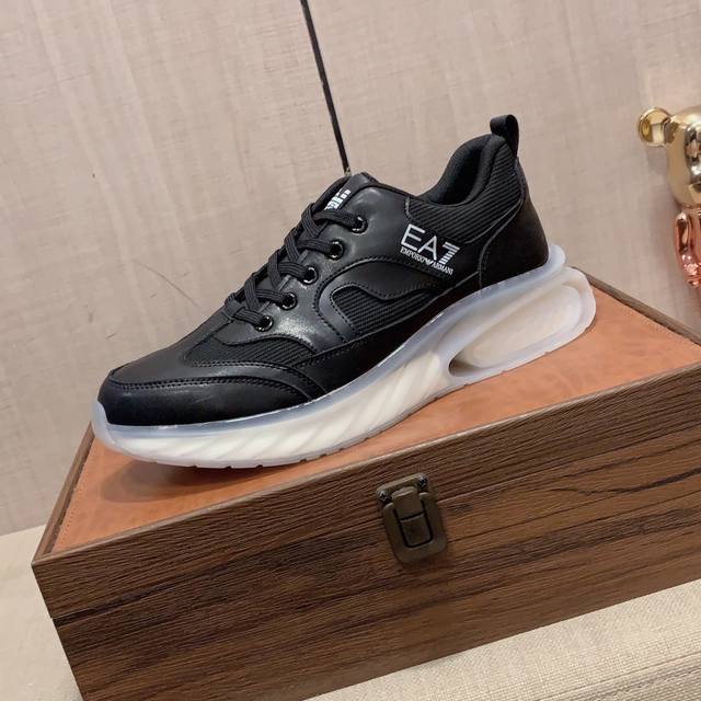 New: Factory price: Armani Armani * latest popular casual shoes, top brand luxury~purchasing agent, top~quality. The shoe upper is made of imported breathable cowhide with breathable sheepskin material, and the foot pads are finely crafted. Original 
