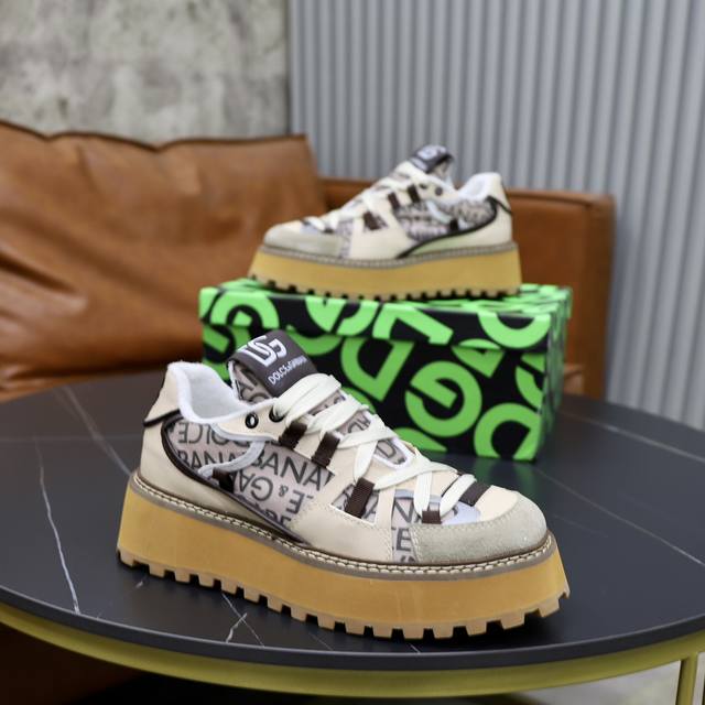 Official website synchronization, couple style DOLCE