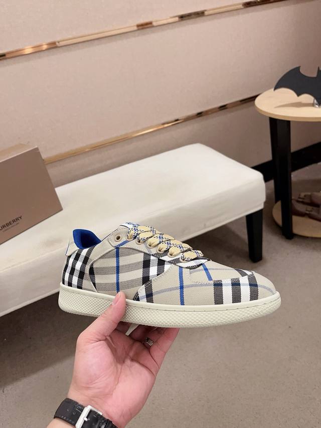 Factory price: synchronized with Burberry and top tier purchasing agents at the counter. Available in size: 38-44. Italian imported cowhide with fully imported sheepskin lining, sole: original factory supplied sole, exclusive activity molded sole for