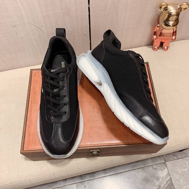 New: Factory price: Armani Armani * latest popular casual shoes, top brand luxury~purchasing agent, top~quality. The shoe upper is made of imported breathable cowhide with breathable sheepskin material, and the foot pads are finely crafted. Original