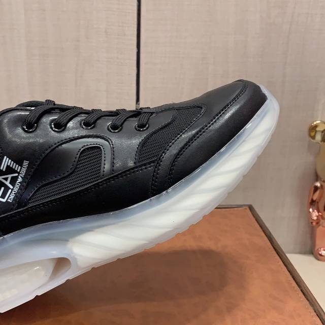 New: Factory price: Armani Armani * latest popular casual shoes, top brand luxury~purchasing agent, top~quality. The shoe upper is made of imported breathable cowhide with breathable sheepskin material, and the foot pads are finely crafted. Original 