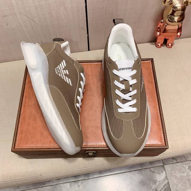 New: Factory price: Armani Armani * latest popular casual shoes, top brand luxury~purchasing agent, top~quality. The shoe upper is made of imported breathable cowhide with breathable sheepskin material, and the foot pads are finely crafted. Original 