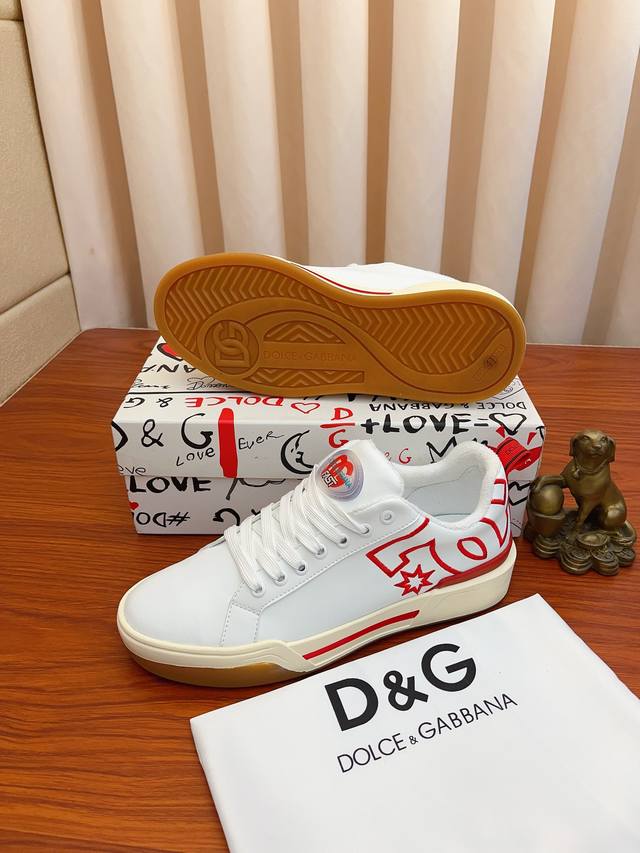 Actual price: Dolce&Gabbana DG original imported top layer cowhide and sheepskin lining, lightweight, comfortable, versatile on the feet, original special supply outsole highly favored by trendy men, welcome to compare exquisite and luxurious quality