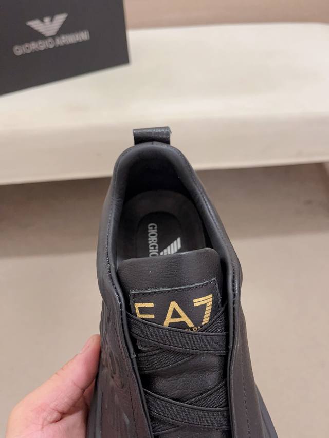 Factory price: Armani official website synchronizes with the latest shoe upper made of imported cowhide. Leather lining, foam outsole, top-notch handmade fine craftsmanship, perfect for those perfectionist men who pursue high luxury quality 38 44