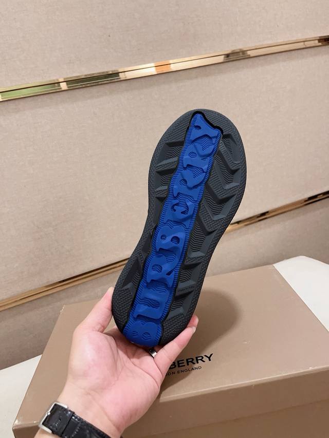 Factory price: synchronized with Burberry and top tier purchasing agents at the counter. Available in size: 38-44. Italian imported cowhide with fully imported sheepskin lining, sole: original factory special supply original sole, exclusive activity