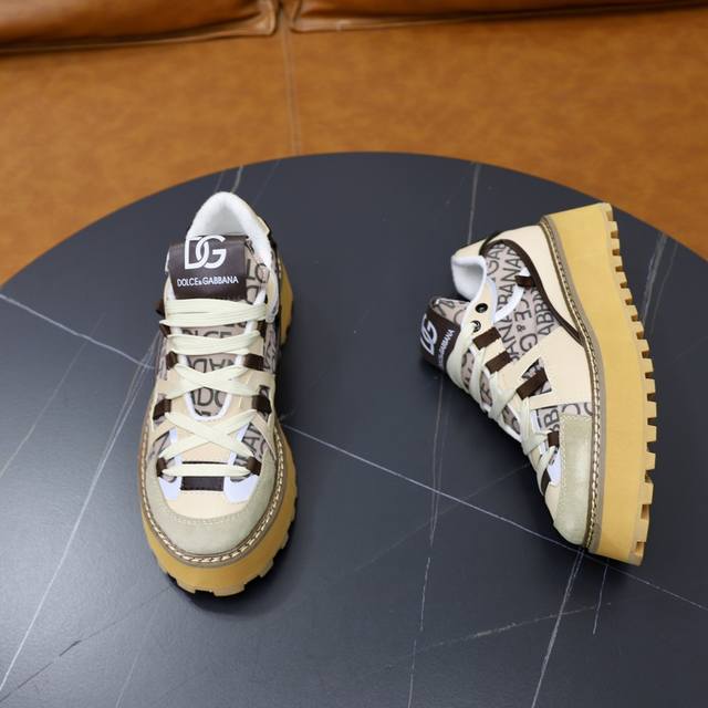 Official website synchronization, couple style DOLCE