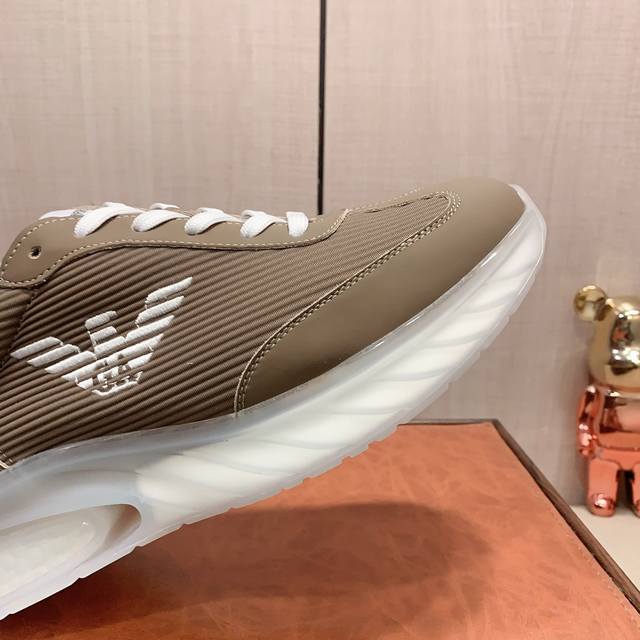 New: Factory price: Armani Armani * latest popular casual shoes, top brand luxury~purchasing agent, top~quality. The shoe upper is made of imported breathable cowhide with breathable sheepskin material, and the foot pads are finely crafted. Original 