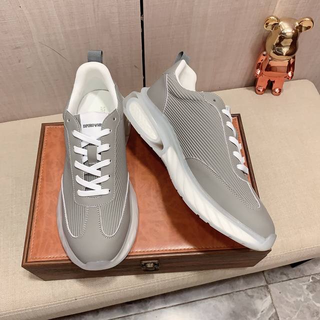 New: Factory price: Armani Armani * latest popular casual shoes, top brand luxury~purchasing agent, top~quality. The shoe upper is made of imported breathable cowhide with breathable sheepskin material, and the foot pads are finely crafted. Original 