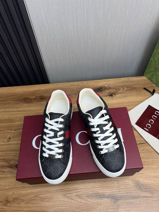 Factory price GUCCI Gucci Classic hot selling white shoes all year round. Standard sizes: women's sizes 35-40, men's sizes 38-44, women's and men's sizes 45. Customizable levels: official website. Original order quality material: original leather, or