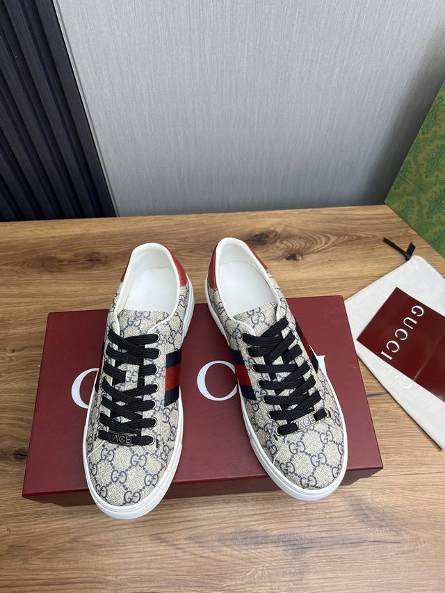 Factory price GUCCI Gucci Classic hot selling white shoes all year round. Standard sizes: women's sizes 35-40, men's sizes 38-44, women's and men's sizes 45. Customizable levels: official website. Original order quality material: original leather, or
