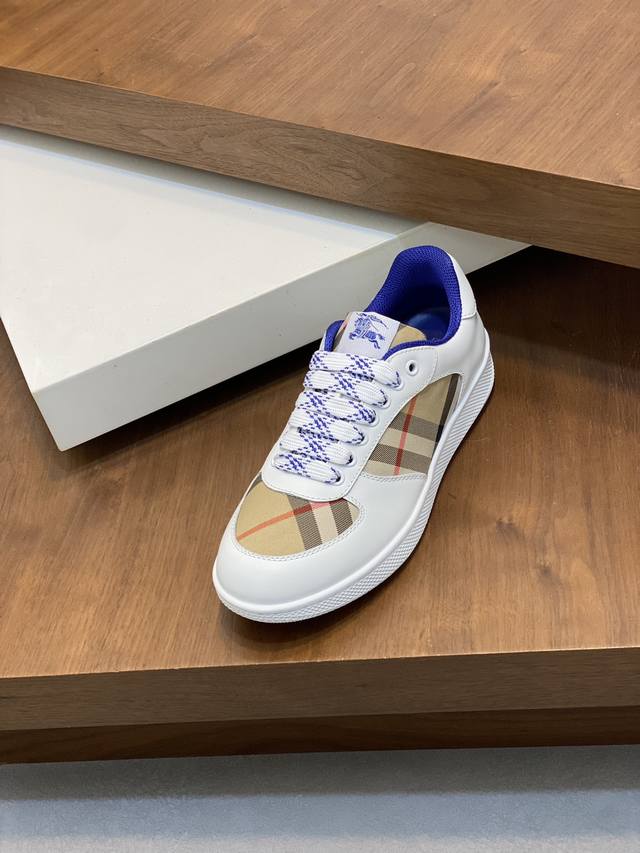 Burberry's new warhorse plaid casual sports shoes, brand new terrace casual sports shoes, Burberry's classic original super comfortable shoes, knight blue non slip sole, finally saw the latest diagonal plaid sports shoes. The color is really beautifu