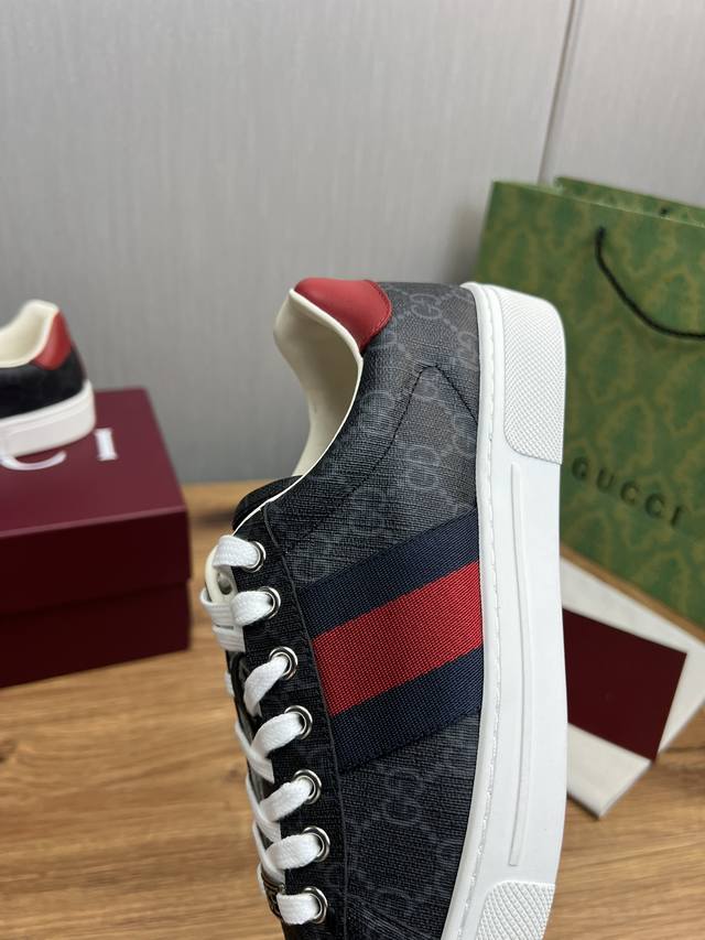 Factory price GUCCI Gucci Classic hot selling white shoes all year round. Standard sizes: women's sizes 35-40, men's sizes 38-44, women's and men's sizes 45. Customizable levels: official website. Original order quality material: original leather, or