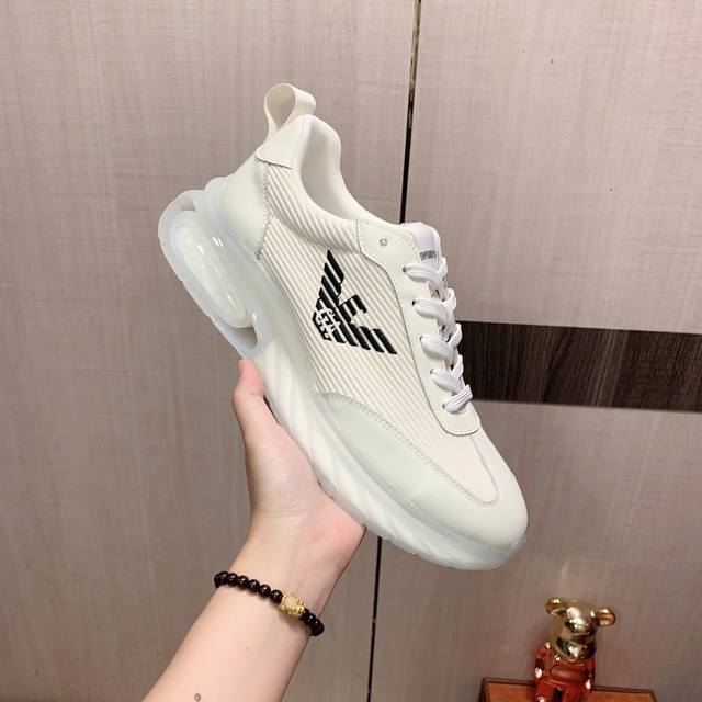 New: Factory price: Armani Armani * latest popular casual shoes, top brand luxury~purchasing agent, top~quality. The shoe upper is made of imported breathable cowhide with breathable sheepskin material, and the foot pads are finely crafted. Original 