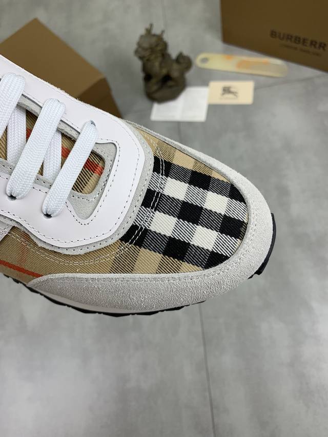 Factory price Knight Burberry sports men's shoes new casual low top men's shoes, new autumn and winter season design, perfect workmanship, set foot lazy style to create cabinet quality, shoe upper: fashionable and exquisite Burberry floral fabric wit