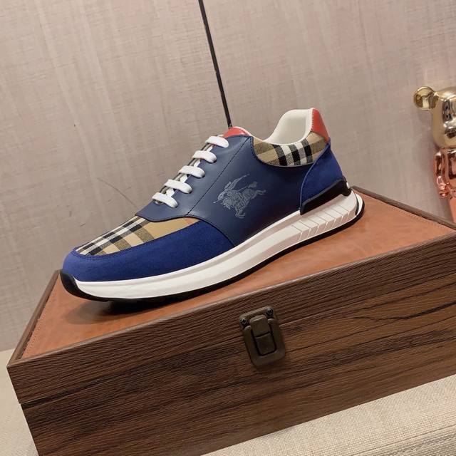 New: Factory price: Burberry's latest popular casual shoes, top brand luxury~purchasing agent, top quality~quality. The shoe upper is made of imported breathable cowhide with breathable sheepskin material, and the foot pads are finely crafted. Origin
