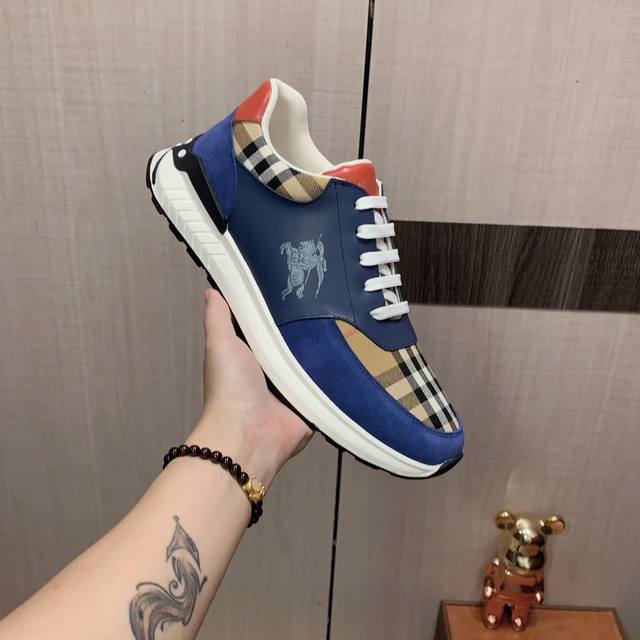 New: Factory price: Burberry's latest popular casual shoes, top brand luxury~purchasing agent, top quality~quality. The shoe upper is made of imported breathable cowhide with breathable sheepskin material, and the foot pads are finely crafted. Origin