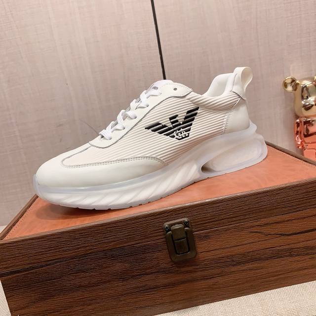 New: Factory price: Armani Armani * latest popular casual shoes, top brand luxury~purchasing agent, top~quality. The shoe upper is made of imported breathable cowhide with breathable sheepskin material, and the foot pads are finely crafted. Original 