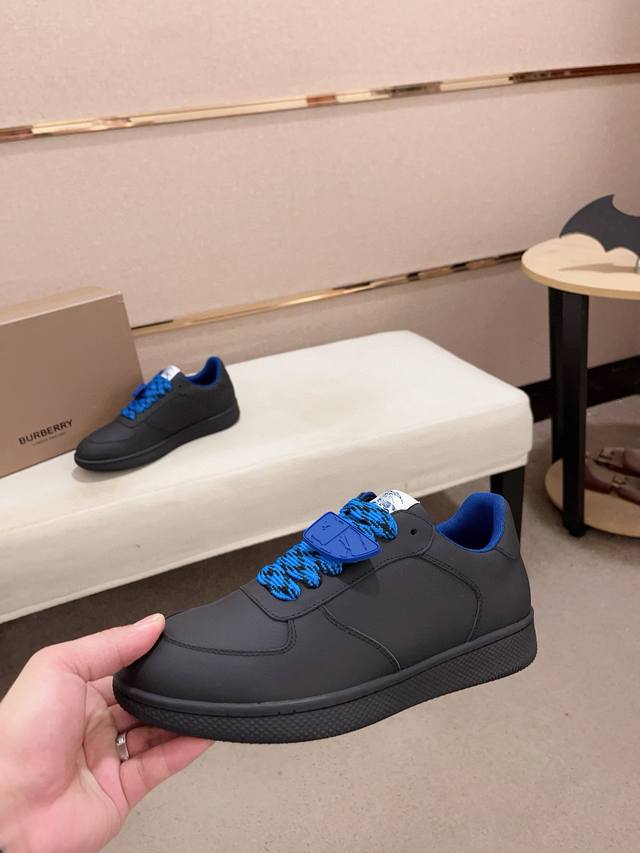 Factory price: synchronized with Burberry and top tier purchasing agents at the counter. Available in size: 38-44. Italian imported cowhide with fully imported sheepskin lining, sole: original factory special supply original sole, exclusive activity