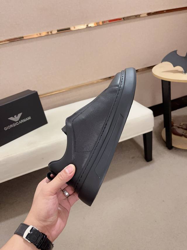 Factory price: Armani official website synchronizes with the latest shoe upper made of imported cowhide. Leather lining, foam outsole, top-notch handmade fine craftsmanship, perfect for those perfectionist men who pursue high luxury quality 38 44