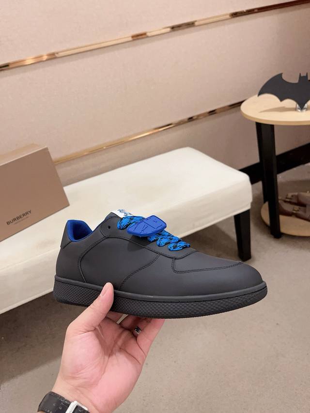 Factory price: synchronized with Burberry and top tier purchasing agents at the counter. Available in size: 38-44. Italian imported cowhide with fully imported sheepskin lining, sole: original factory special supply original sole, exclusive activity