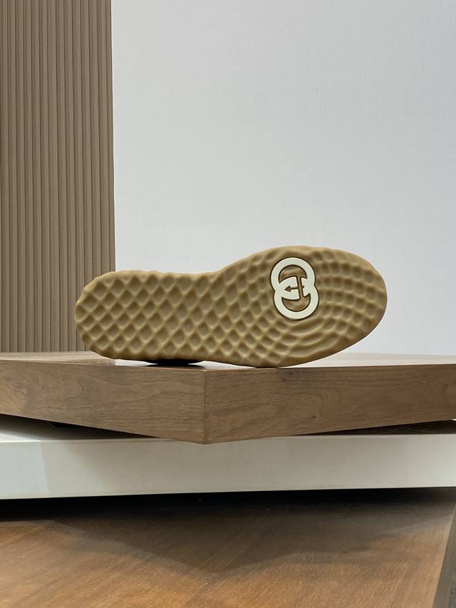 Gucci - High quality original - Upper: Nappa calf leather, Lychee grain calf leather, computer embroidery brand totem - Inner: Water dyed calf leather - outsole: Ultra light TPU rubber; Two tone molded outsole - Ultra high quality control workmanship