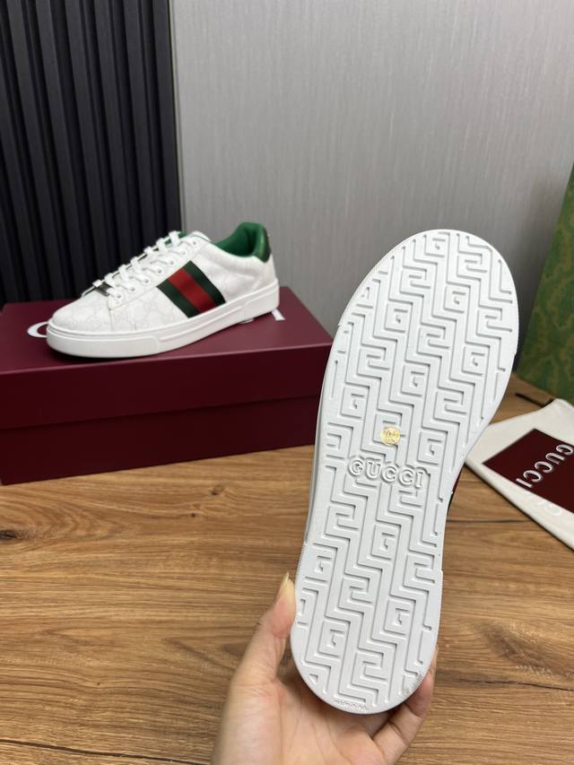Factory price GUCCI Gucci Classic hot selling white shoes all year round. Standard sizes: women's sizes 35-40, men's sizes 38-44, women's and men's sizes 45. Customizable levels: official website. Original order quality material: original leather, or