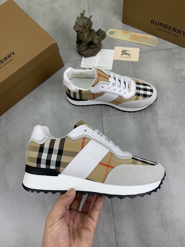 Factory price Knight Burberry sports men's shoes new casual low top men's shoes, new autumn and winter season design, perfect workmanship, set foot lazy style to create cabinet quality, shoe upper: fashionable and exquisite Burberry floral fabric wit