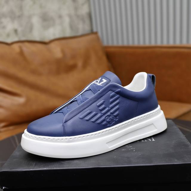 Brand: Armani ARM NI Standard Code: 38-44 45 Customization Level: Same as on official website Material: Original cowhide fabric Comfortable cowhide lining Lightweight and wear-resistant outsole Style Category: Men's fashion casual shoes Running sport