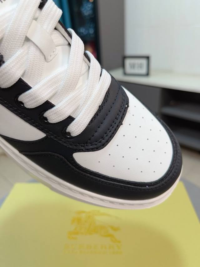 The factory price of Burberry's new lace up casual men's shoes is ahead of the market, with superior materials and workmanship compared to all versions in the market. The top layer of cowhide is shipped with imported original leather lining, and the 