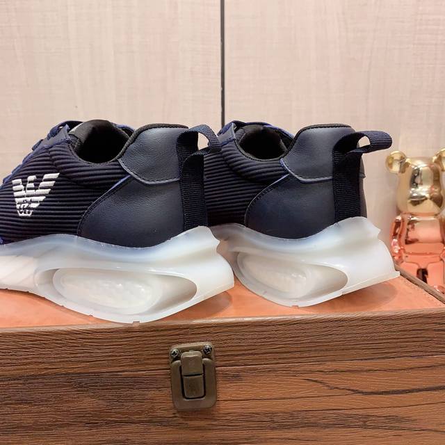 New: Factory price: Armani Armani * latest popular casual shoes, top brand luxury~purchasing agent, top~quality. The shoe upper is made of imported breathable cowhide with breathable sheepskin material, and the foot pads are finely crafted. Original 