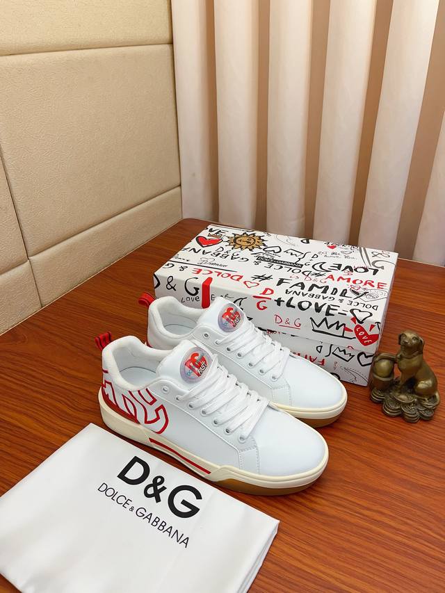 Actual price: Dolce&Gabbana DG original imported top layer cowhide and sheepskin lining, lightweight, comfortable, versatile on the feet, original special supply outsole highly favored by trendy men, welcome to compare exquisite and luxurious quality