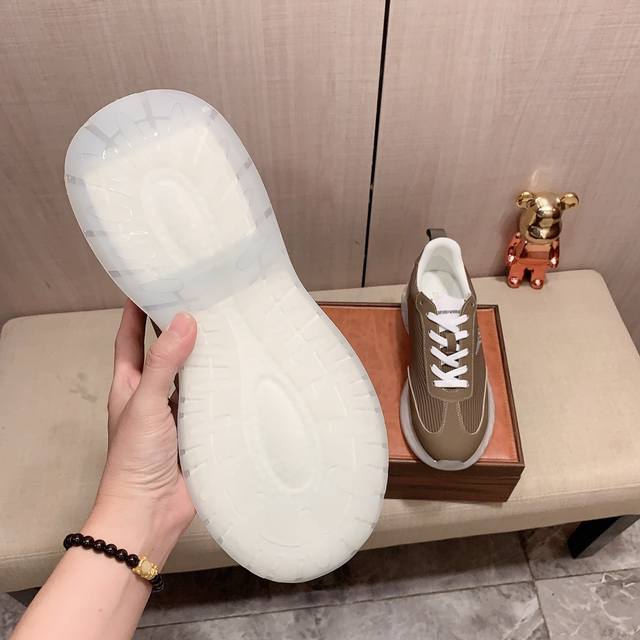 New: Factory price: Armani Armani * latest popular casual shoes, top brand luxury~purchasing agent, top~quality. The shoe upper is made of imported breathable cowhide with breathable sheepskin material, and the foot pads are finely crafted. Original 
