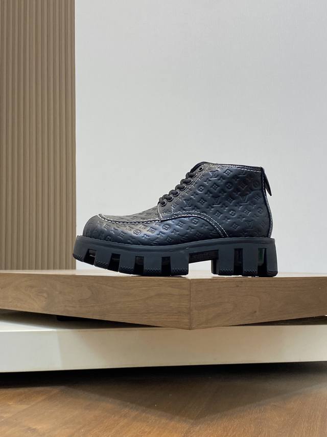 Loui * Vuitton * x Timberland * Timberland presbyopia and ankle boots, LV x Timberland and ankle boots made of Monogram embossed waterproof suede cow