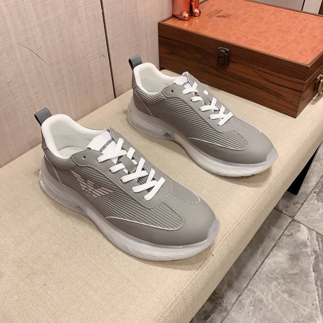 New: Factory price: Armani Armani * latest popular casual shoes, top brand luxury~purchasing agent, top~quality. The shoe upper is made of imported breathable cowhide with breathable sheepskin material, and the foot pads are finely crafted. Original 