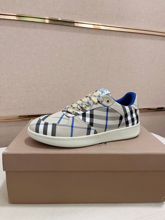 Factory price: synchronized with Burberry and top tier purchasing agents at the counter. Available in size: 38-44. Italian imported cowhide with fully imported sheepskin lining, sole: original factory supplied sole, exclusive activity molded sole for