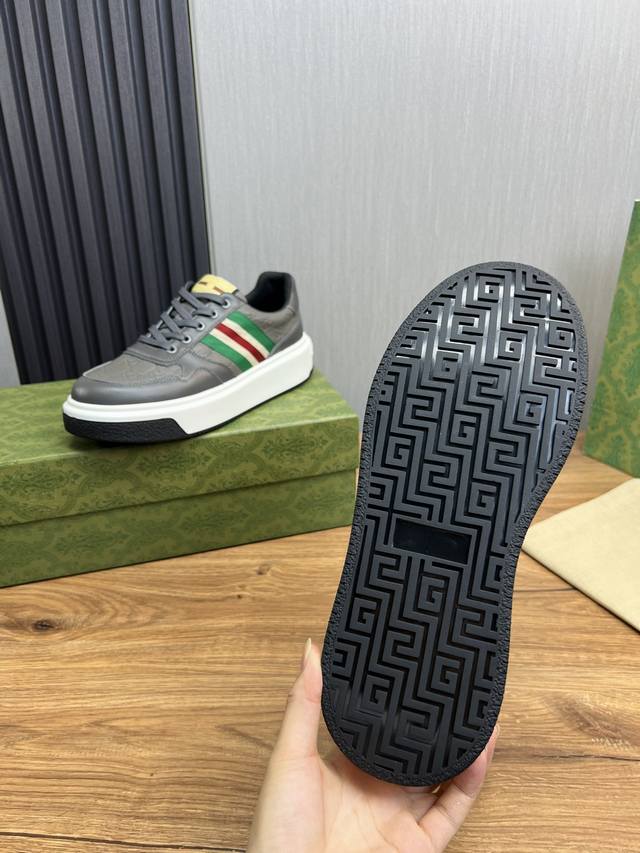 Factory price Gucci high-end quality original single shoe upper: Napa calf leather, lychee grain calf leather, computer embroidery brand totem interior: water dyed cowhide outsole: ultra light TPU rubber; Two tone molded outsole with ultra-high quali