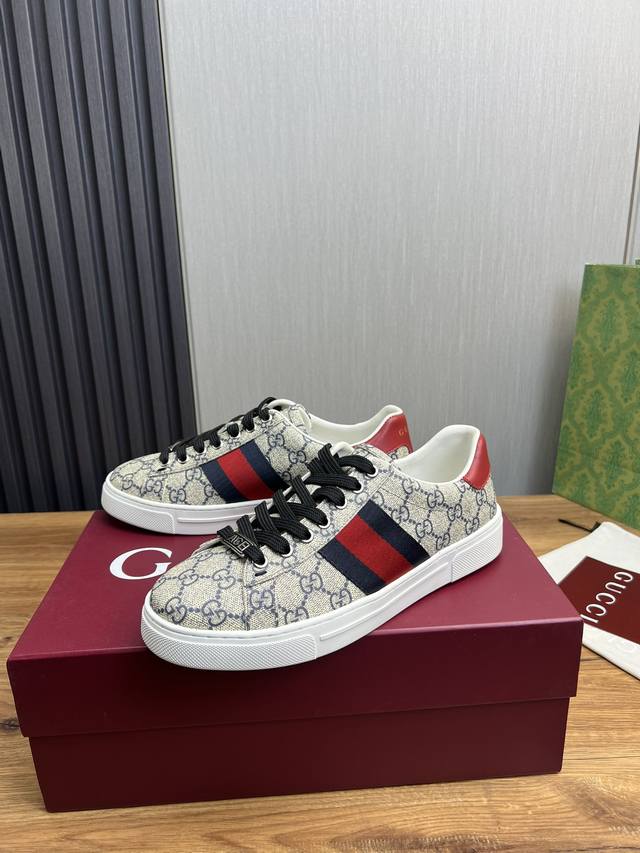 Factory price GUCCI Gucci Classic hot selling white shoes all year round. Standard sizes: women's sizes 35-40, men's sizes 38-44, women's and men's sizes 45. Customizable levels: official website. Original order quality material: original leather, or