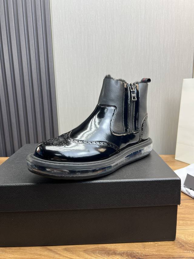 Factory price Prad * Prada wool with pure original glossy leather air cushioned short boots for men Chelsea boots are made of imported open edge pearl glossy leather, geometrically cut imported locomotive precision stitching splicing high-precision c